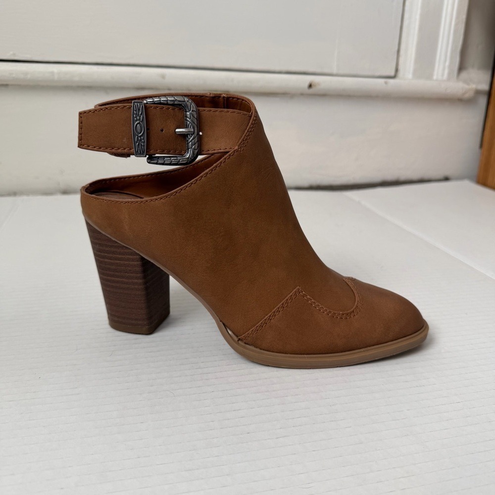 Dolce Vita Brown Heeled Boots Ankle Buckle Strap Open Back Boho Cottage Western